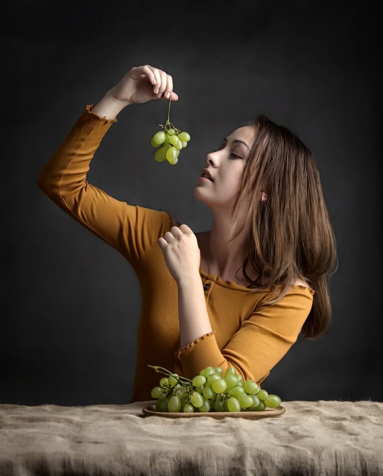 girl, grapes, beauty-4389807.jpg
