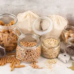 Šķiedrvielas produktos tabula – pākšaugi, graudaugi, lēcas, auzu pārslas un pilngraudu makaroni kā šķiedrvielu avoti